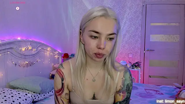 LillyMoure  online show from October 20, 1:06 am