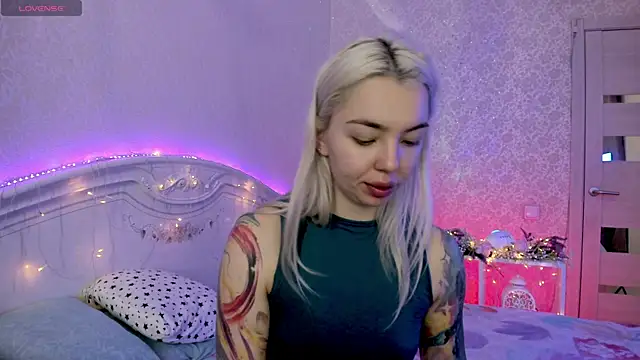 LillyMoure  online show from November 8, 2:23 am