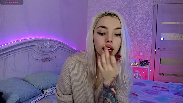 LillyMoure  online show from November 15, 11:21 pm