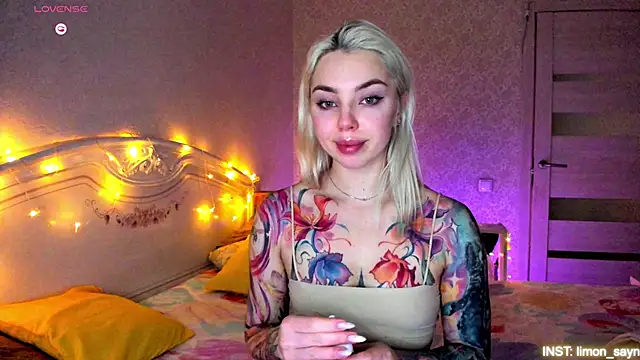 LillyMoure  online show from March 7, 11:24 pm