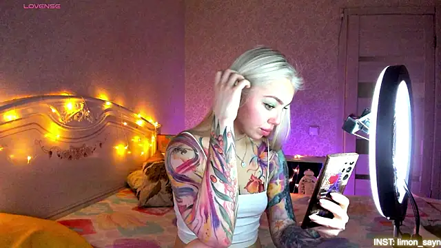 LillyMoure  online show from March 21, 11:41 pm