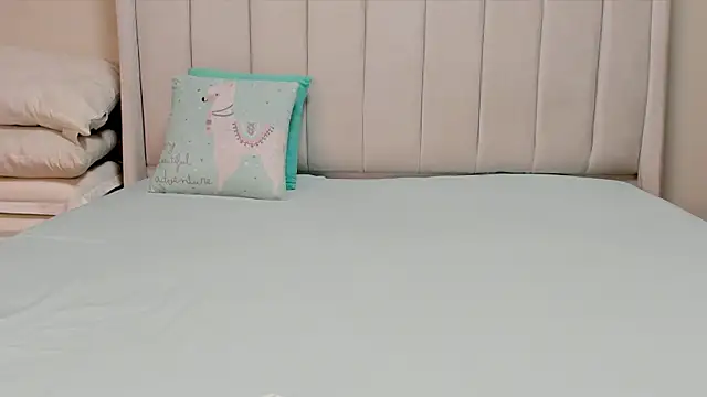  heavenlysent online show from April 18, 4:16 am