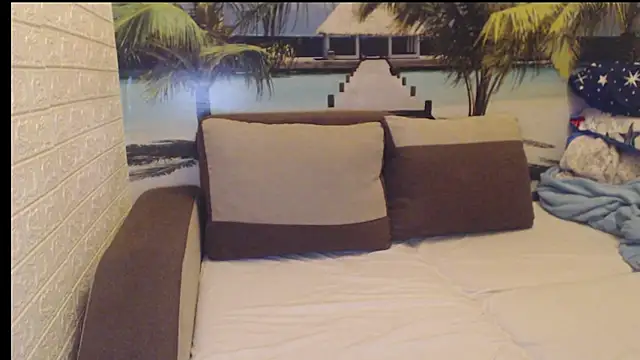 Queen  Natasha online show from September 17, 9:05 pm