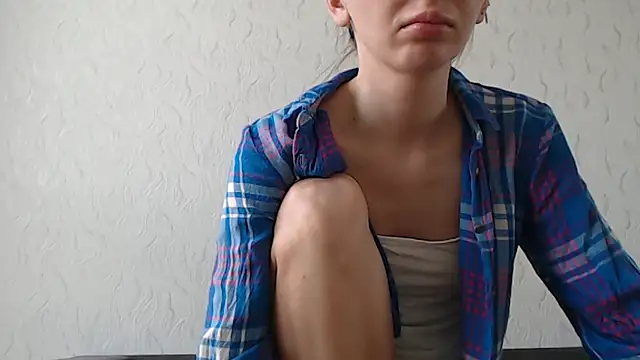 HoneyWiles online show from March 25, 2:12 pm