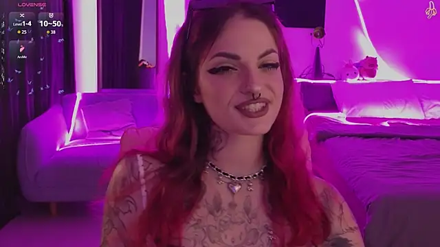 Snapshot of BratzieDarsie chatting on June 13, 2:15 pm BratzieDarsie online show from June 13, 2:15 pm