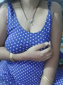 Snapshot of Poojabhabi101 chatting on May 21, 6:15 pm Poojabhabi101 online show from May 21, 6:15 pm