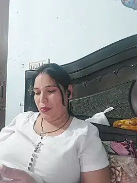 Snapshot of Poojabhabi101 chatting on May 22, 7:48 am Poojabhabi101 online show from May 22, 7:48 am