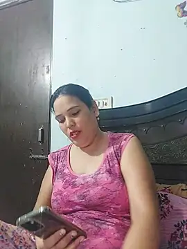 Snapshot of Poojabhabi101 chatting on June 3, 6:27 am Poojabhabi101 online show from June 3, 6:27 am