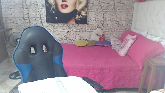 Snapshot of AlissonTyler4u chatting on July 16, 4:18 am AlissonTyler4u online show from July 16, 4:18 am