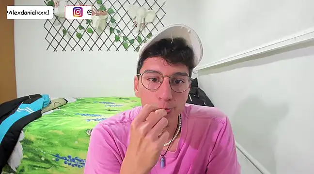 Snapshot of Jackson_Careyy chatting on March 8, 11:18 pm Jackson Careyy online show from March 8, 11:18 pm