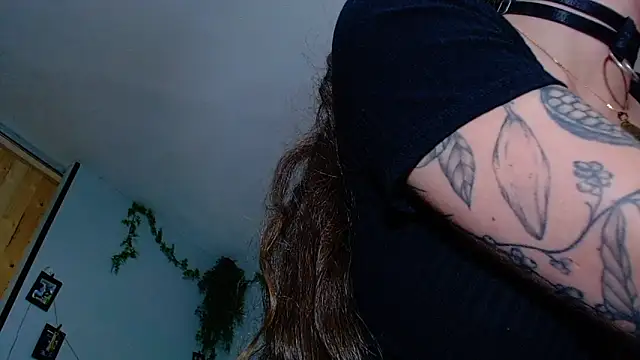 VickyJackson  online show from October 23, 6:17 pm