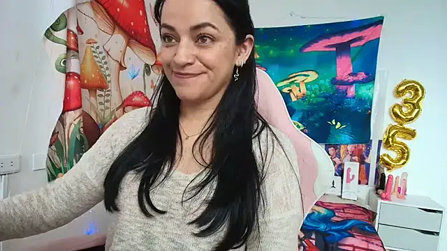 LovelyAzucena online show from May 26, 2:35 pm