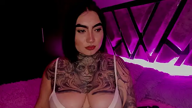 Snapshot of CloeeBeckam chatting on February 20, 9:22 am CloeeBeckam online show from February 20, 9:22 am