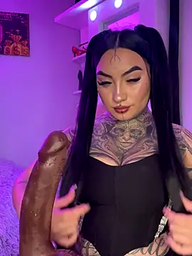 Snapshot of CloeeBeckam chatting on November 4, 6:23 am CloeeBeckam online show from November 4, 6:23 am