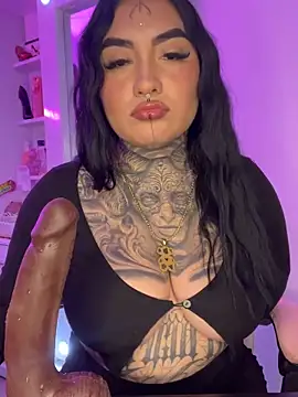 Snapshot of CloeeBeckam chatting on November 12, 8:04 am CloeeBeckam online show from November 12, 8:04 am