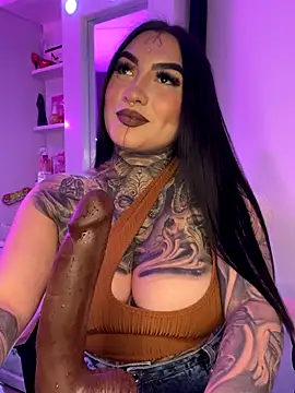 Snapshot of CloeeBeckam chatting on December 2, 8:52 am CloeeBeckam online show from December 2, 8:52 am