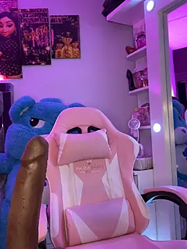 Snapshot of CloeeBeckam chatting on January 17, 7:35 am CloeeBeckam online show from January 17, 7:35 am