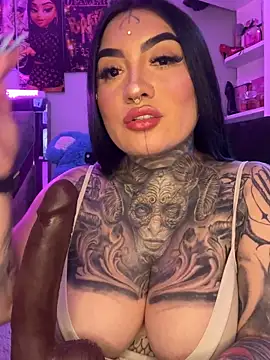 Snapshot of CloeeBeckam chatting on February 20, 6:26 am CloeeBeckam online show from February 20, 6:26 am