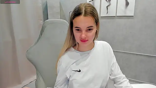 Donna Evans online show from March 12, 11:33 pm