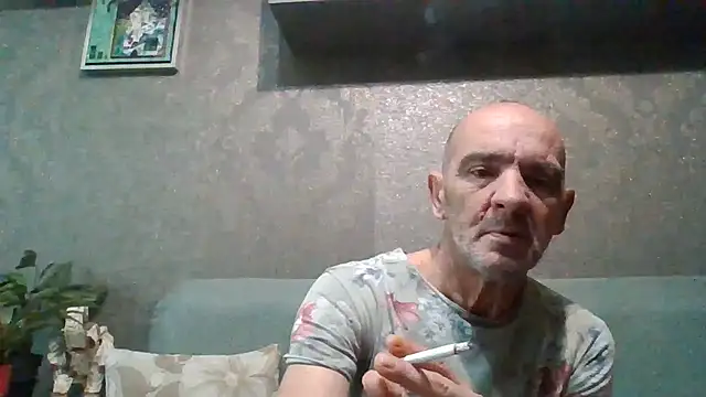 Snapshot of skorpibg65 chatting on July 7, 8:51 am skorpibg65 online show from July 7, 8:51 am