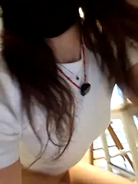 Silvia Zeno online show from April 3, 5:27 am