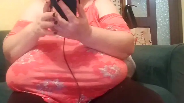 Nataliesbestjuggs online show from March 22, 5:27 pm