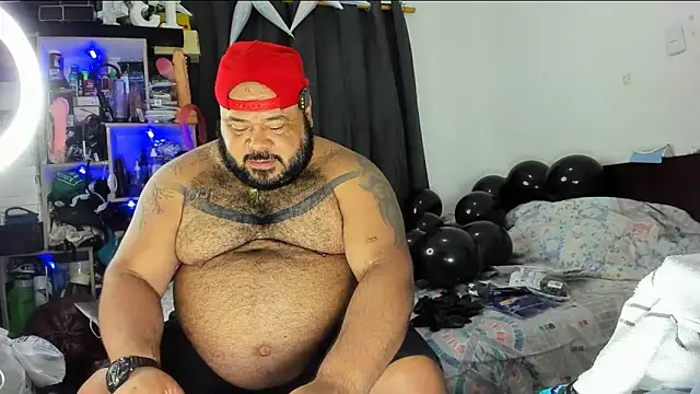 Snapshot of Latino_bigcock chatting on June 13, 9:13 pm Latino bigcock online show from June 13, 9:13 pm