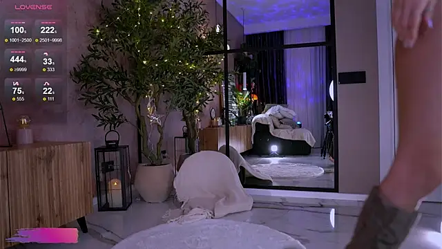 Serene Sophiex online show from April 9, 9:53 pm