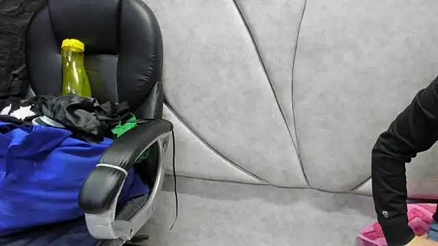 HornySlut69  online show from March 2, 12:24 am