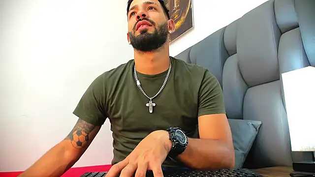 Thiagogomez online show from April 22, 7:48 pm