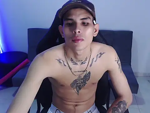 Snapshot of hot_king20 chatting on December 23, 7:28 am hot king20 online show from December 23, 7:28 am