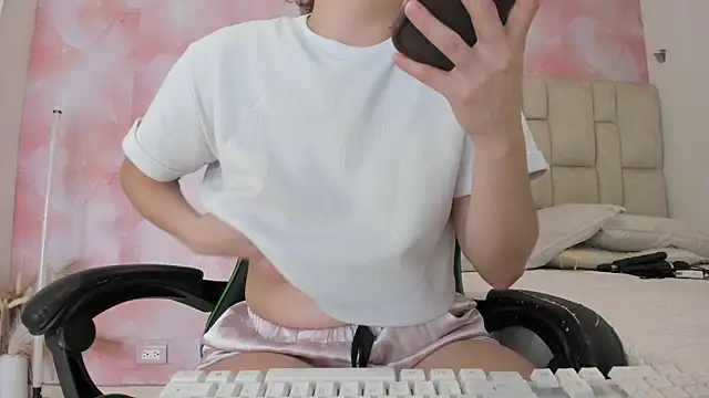 aida rose  online show from April 10, 7:29 pm