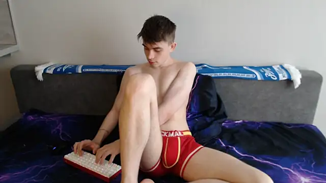Student Oliver online show from May 20, 8:09 am