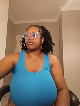 bustylisa1983 online show from June 12, 5:39 am