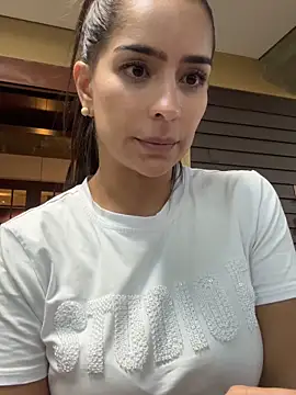 Snapshot of Mau_White chatting on December 15, 12:42 pm Mau White online show from December 15, 12:42 pm