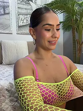 Snapshot of Mau_White chatting on February 10, 7:07 pm Mau White online show from February 10, 7:07 pm