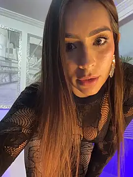 Snapshot of Mau_White chatting on February 22, 1:51 am Mau White online show from February 22, 1:51 am