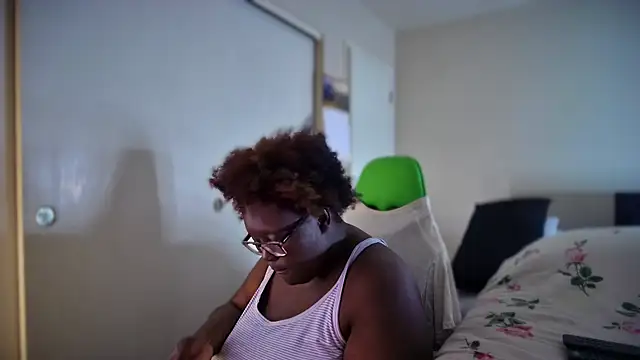 Yagurl  west online show from February 7, 4:16 am