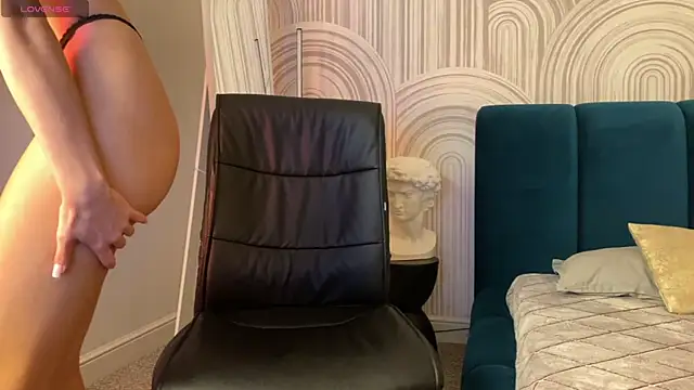 viviann evans online show from April 13, 1:11 am