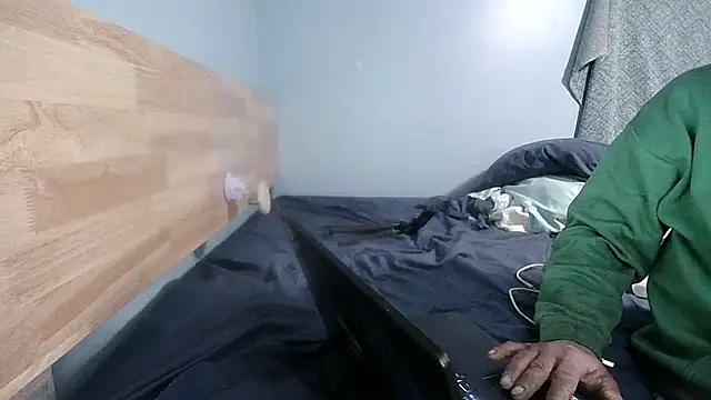 Snapshot of Mshizzle12 chatting on February 17, 9:06 am Mshizzle12 online show from February 17, 9:06 am