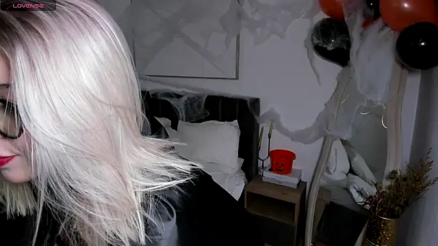 Snapshot of SimonaGerry chatting on October 29, 4:37 am SimonaGerry online show from October 29, 4:37 am