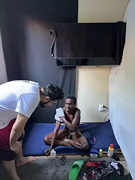 Snapshot of SideGhost chatting on April 14, 11:11 pm SideGhost online show from April 14, 11:11 pm