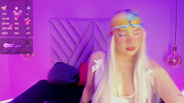 EmmaSwift  online show from December 17, 2:39 am