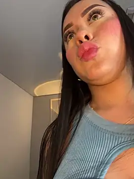 Snapshot of Miss_blue69 chatting on December 18, 1:44 am Miss blue69 online show from December 18, 1:44 am