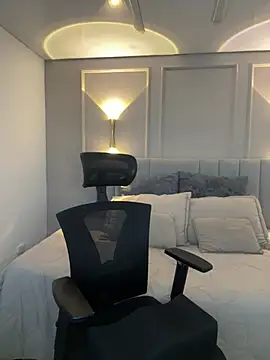 Snapshot of Miss_blue69 chatting on February 11, 2:05 am Miss blue69 online show from February 11, 2:05 am