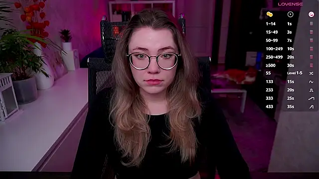 RemyCute online show from April 11, 7:18 pm