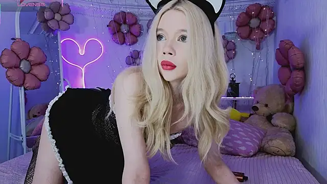 Lollita Lewis online show from April 4, 6:05 pm