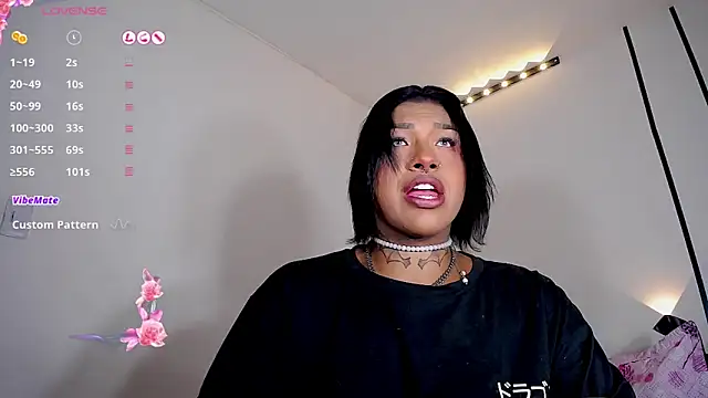 Snapshot of IsabellBigtitsxx chatting on June 11, 7:34 pm IsabellBigtitsxx online show from June 11, 7:34 pm