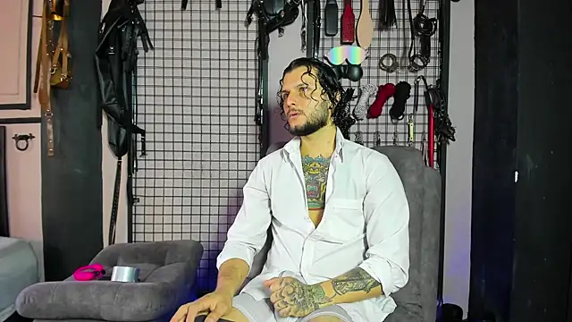 Twisted Fantasy online show from March 9, 8:42 pm