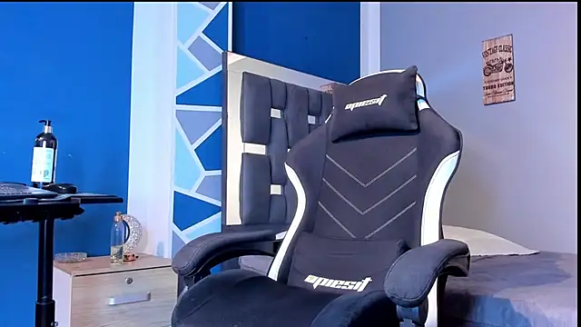 Snapshot of alex_oficial chatting on July 9, 4:49 am alex oficial online show from July 9, 4:49 am